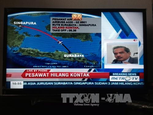 Phát hiện các vật thể giống cánh cửa và thang trượt máy bay AirAsia